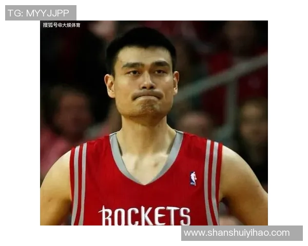 姚明与奥拉朱旺的巅峰对决：两代中锋的传奇交锋与篮球智慧较量