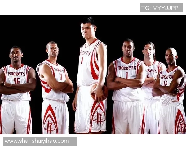 姚明肩膀低的背后故事与篮球生涯中的艰辛历程