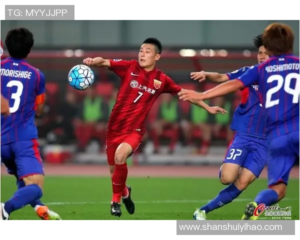 中超精彩对决尤文图斯大胜里昂逆转瞬间点燃全场激情