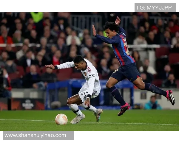 欧联杯曼联大胜巴萨引发争议判罚全场沸腾瞬间回顾