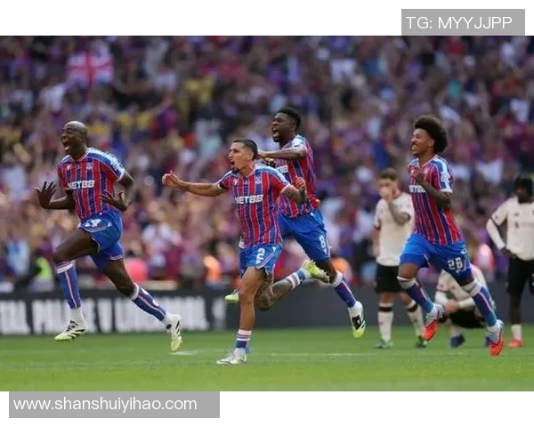 中超激战：里昂与利物浦战平后点球大战引发全场狂欢