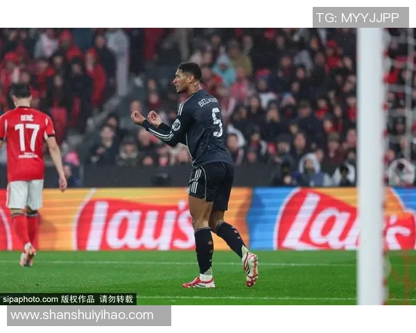 中超热刺大胜本菲卡红牌事件引发全场热议赛后分析