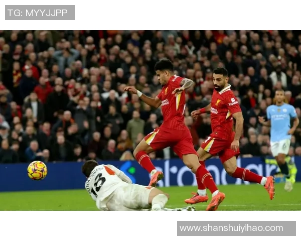 友谊赛精彩瞬间多特蒙德大胜曼联乌龙球引发争议判罚全场沸腾